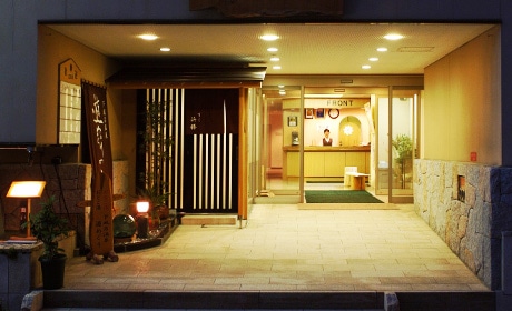 写真：玄関夜景